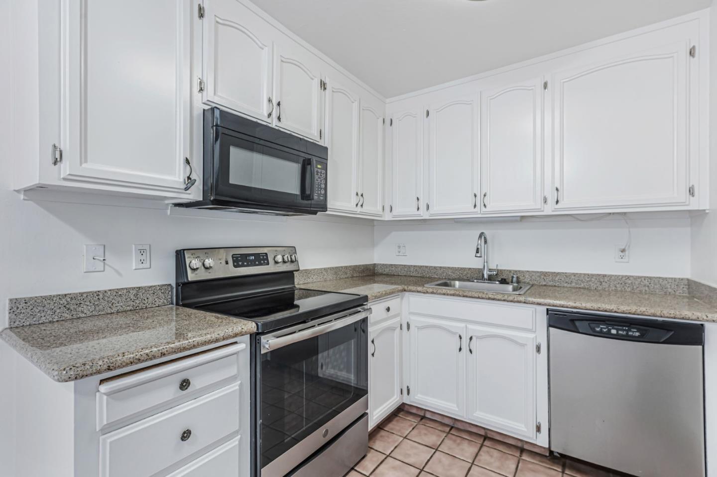 Detail Gallery Image 4 of 22 For 5104 Westmont Ave #6,  San Jose,  CA 95130 - 2 Beds | 2/1 Baths