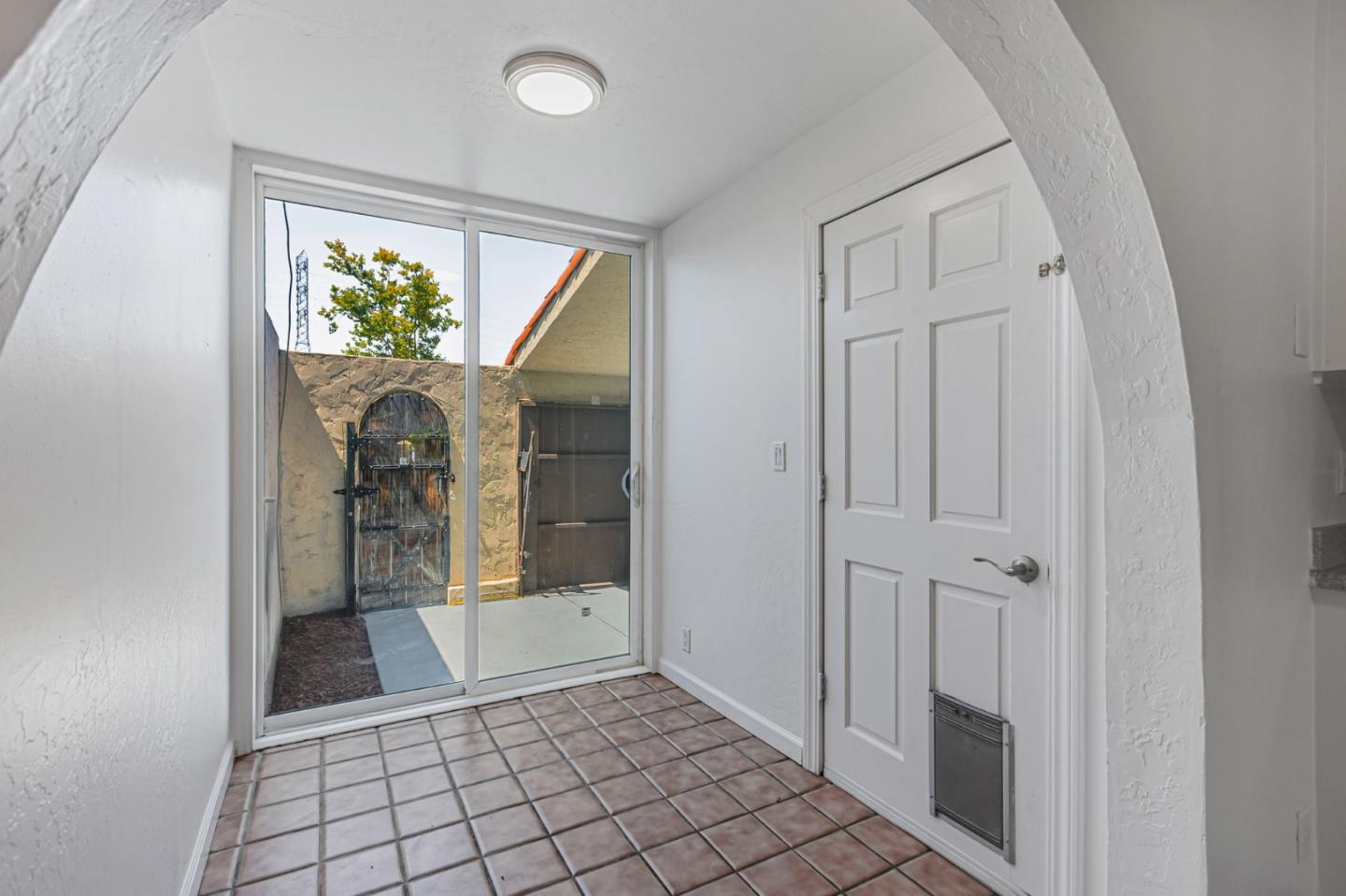 Detail Gallery Image 6 of 22 For 5104 Westmont Ave #6,  San Jose,  CA 95130 - 2 Beds | 2/1 Baths