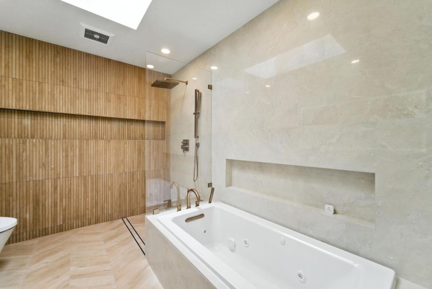 Detail Gallery Image 13 of 31 For 689 Robin Dr, Santa Clara,  CA 95050 - 4 Beds | 3 Baths