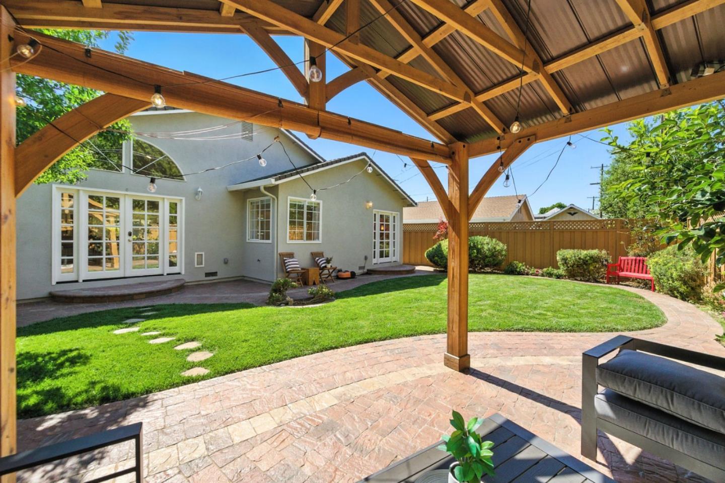 Detail Gallery Image 23 of 31 For 689 Robin Dr, Santa Clara,  CA 95050 - 4 Beds | 3 Baths