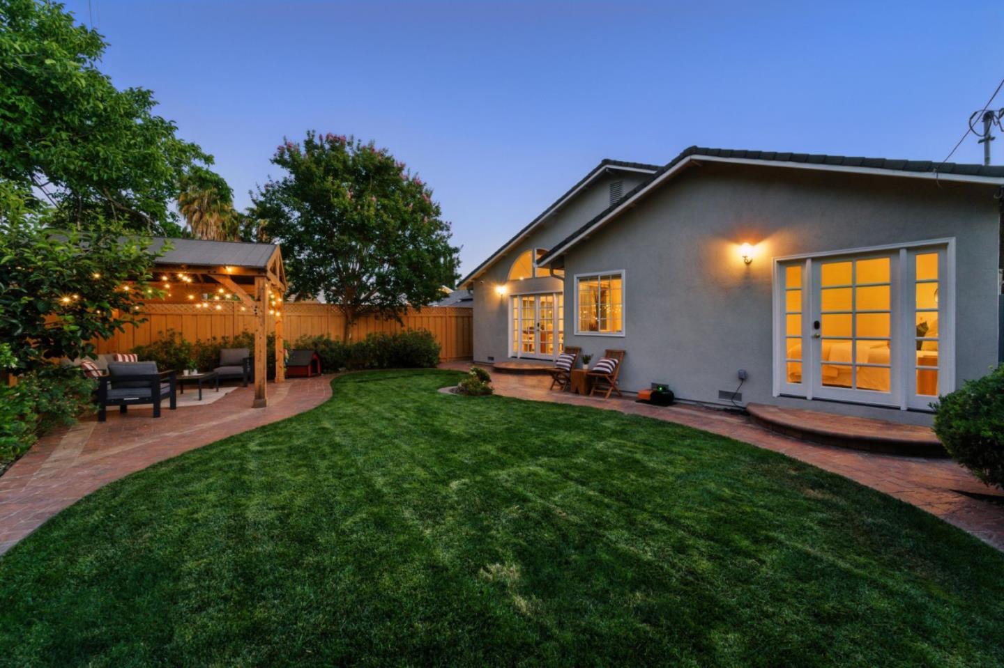 Detail Gallery Image 28 of 31 For 689 Robin Dr, Santa Clara,  CA 95050 - 4 Beds | 3 Baths