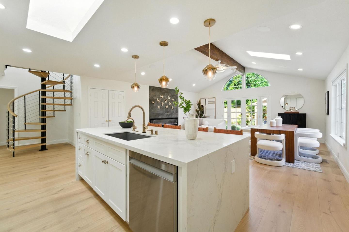 Detail Gallery Image 6 of 31 For 689 Robin Dr, Santa Clara,  CA 95050 - 4 Beds | 3 Baths