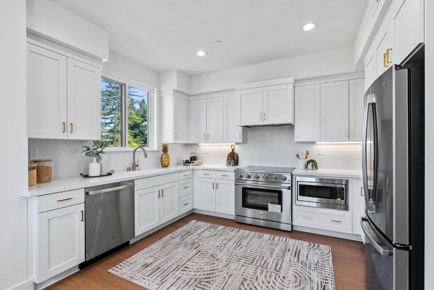 Detail Gallery Image 10 of 25 For 927 Woodside Rd, Redwood City,  CA 94061 - 4 Beds | 2/1 Baths