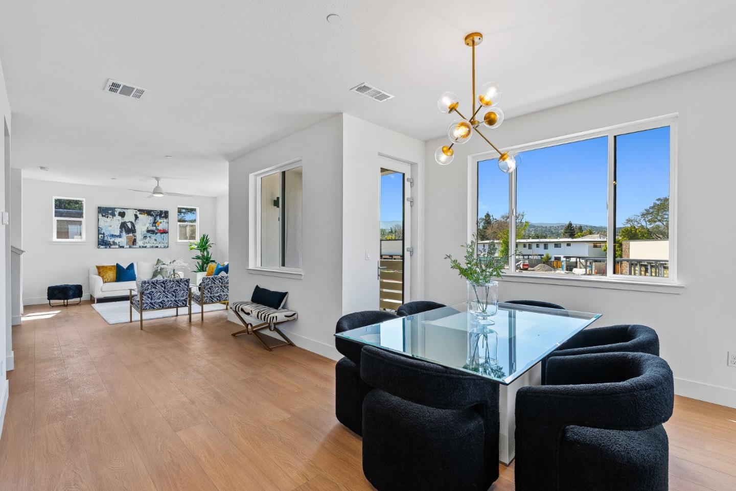 Detail Gallery Image 13 of 25 For 927 Woodside Rd, Redwood City,  CA 94061 - 4 Beds | 2/1 Baths