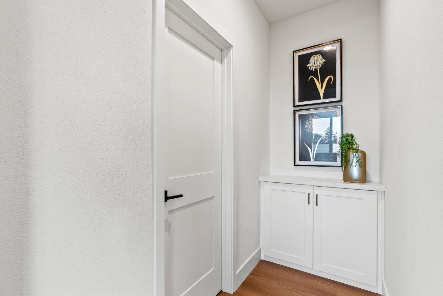 Detail Gallery Image 16 of 25 For 927 Woodside Rd, Redwood City,  CA 94061 - 4 Beds | 2/1 Baths