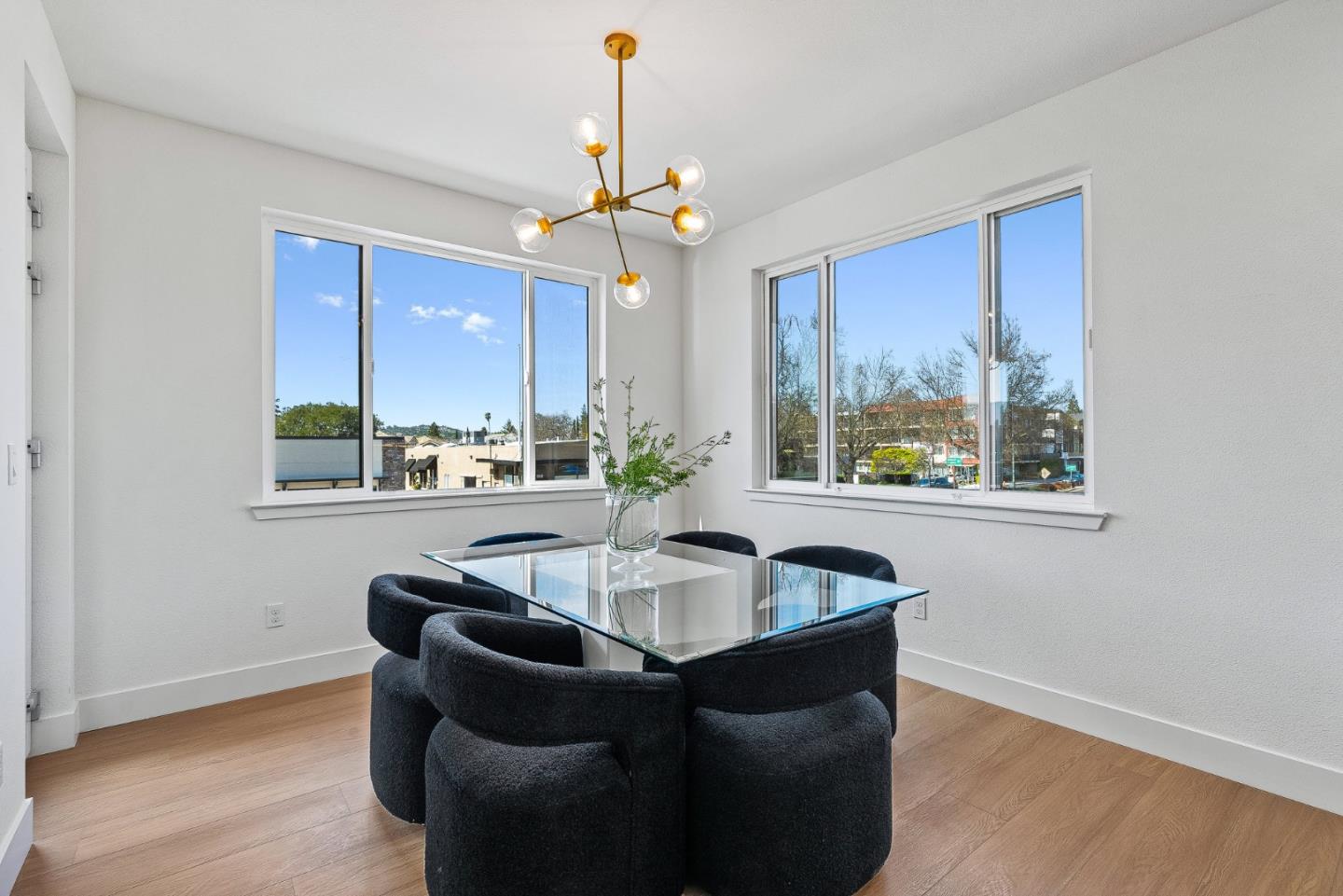 Detail Gallery Image 8 of 25 For 927 Woodside Rd, Redwood City,  CA 94061 - 4 Beds | 2/1 Baths