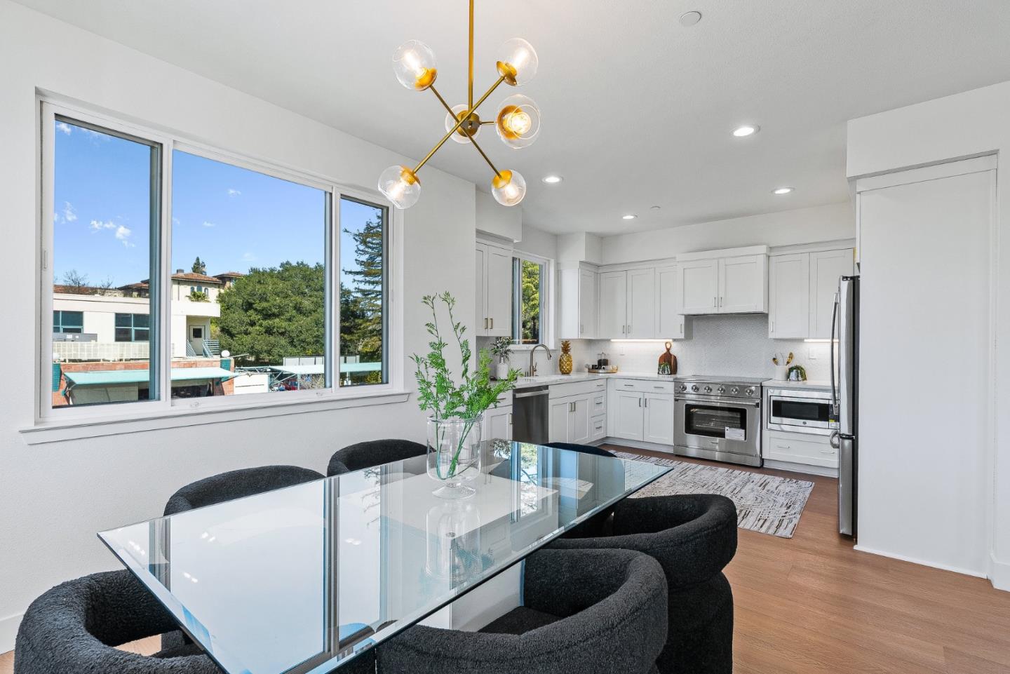 Detail Gallery Image 9 of 25 For 927 Woodside Rd, Redwood City,  CA 94061 - 4 Beds | 2/1 Baths
