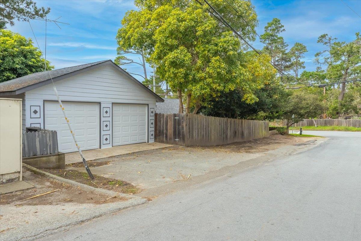 Detail Gallery Image 10 of 31 For 1201 David Ave, Pacific Grove,  CA 93950 - 3 Beds | 2 Baths