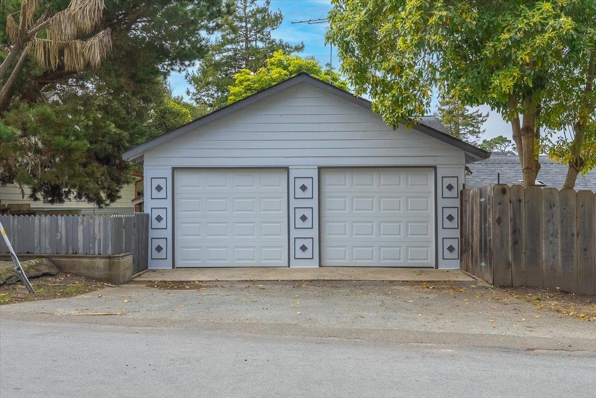 Detail Gallery Image 11 of 31 For 1201 David Ave, Pacific Grove,  CA 93950 - 3 Beds | 2 Baths
