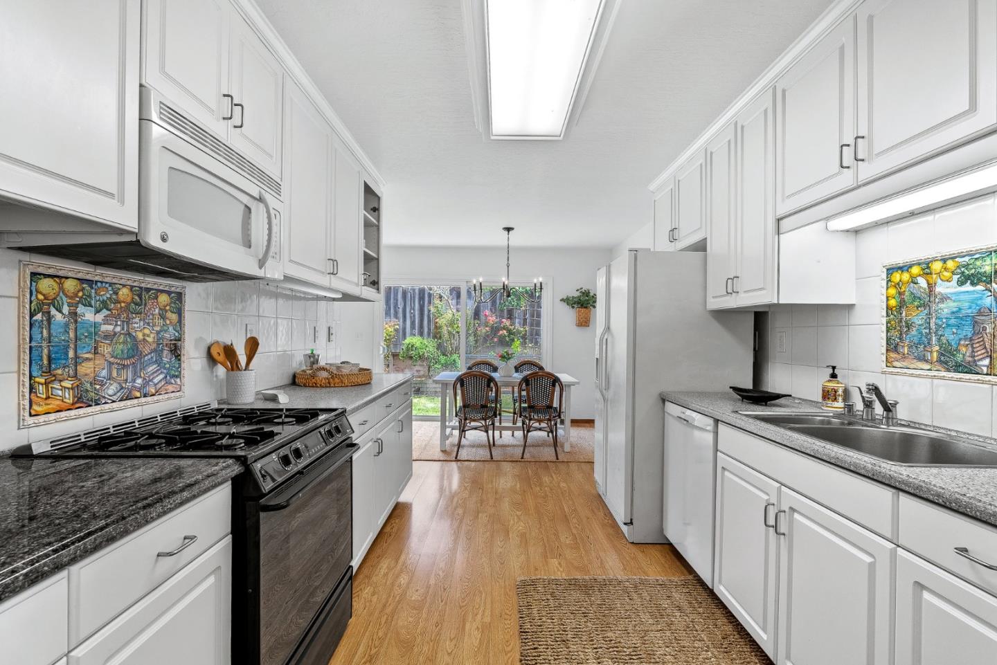 Detail Gallery Image 14 of 49 For 150 Sir Francis Ct, Capitola,  CA 95010 - 4 Beds | 4 Baths