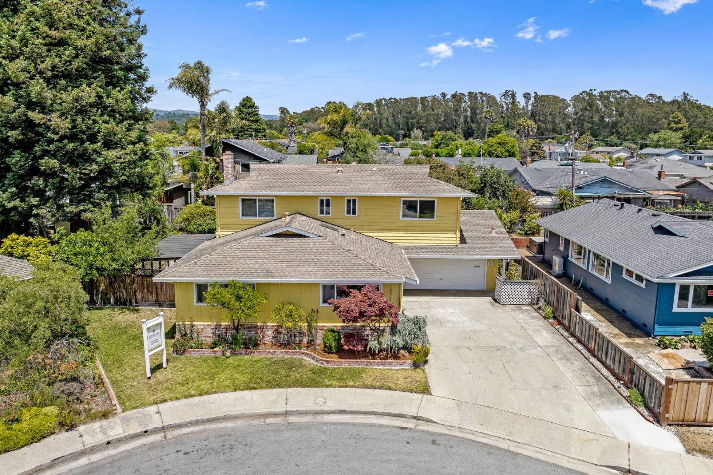 Detail Gallery Image 2 of 49 For 150 Sir Francis Ct, Capitola,  CA 95010 - 4 Beds | 4 Baths