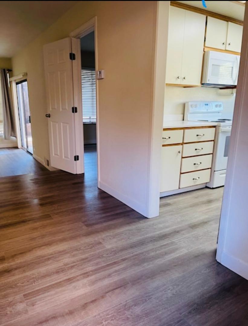 Detail Gallery Image 4 of 36 For 2101 Darnis Cir, Morgan Hill,  CA 95037 - 3 Beds | 2/1 Baths