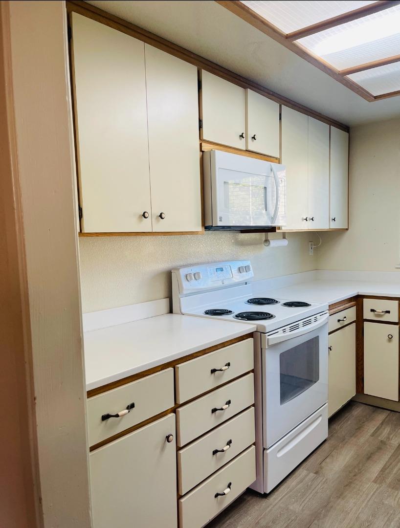 Detail Gallery Image 5 of 36 For 2101 Darnis Cir, Morgan Hill,  CA 95037 - 3 Beds | 2/1 Baths