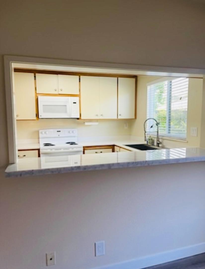 Detail Gallery Image 8 of 36 For 2101 Darnis Cir, Morgan Hill,  CA 95037 - 3 Beds | 2/1 Baths