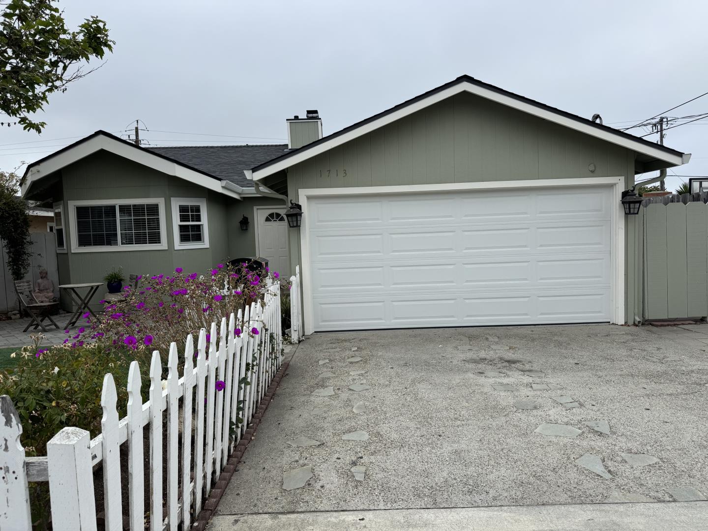 Detail Gallery Image 5 of 30 For 1713 Goodwin St, Seaside,  CA 93955 - 3 Beds | 2 Baths