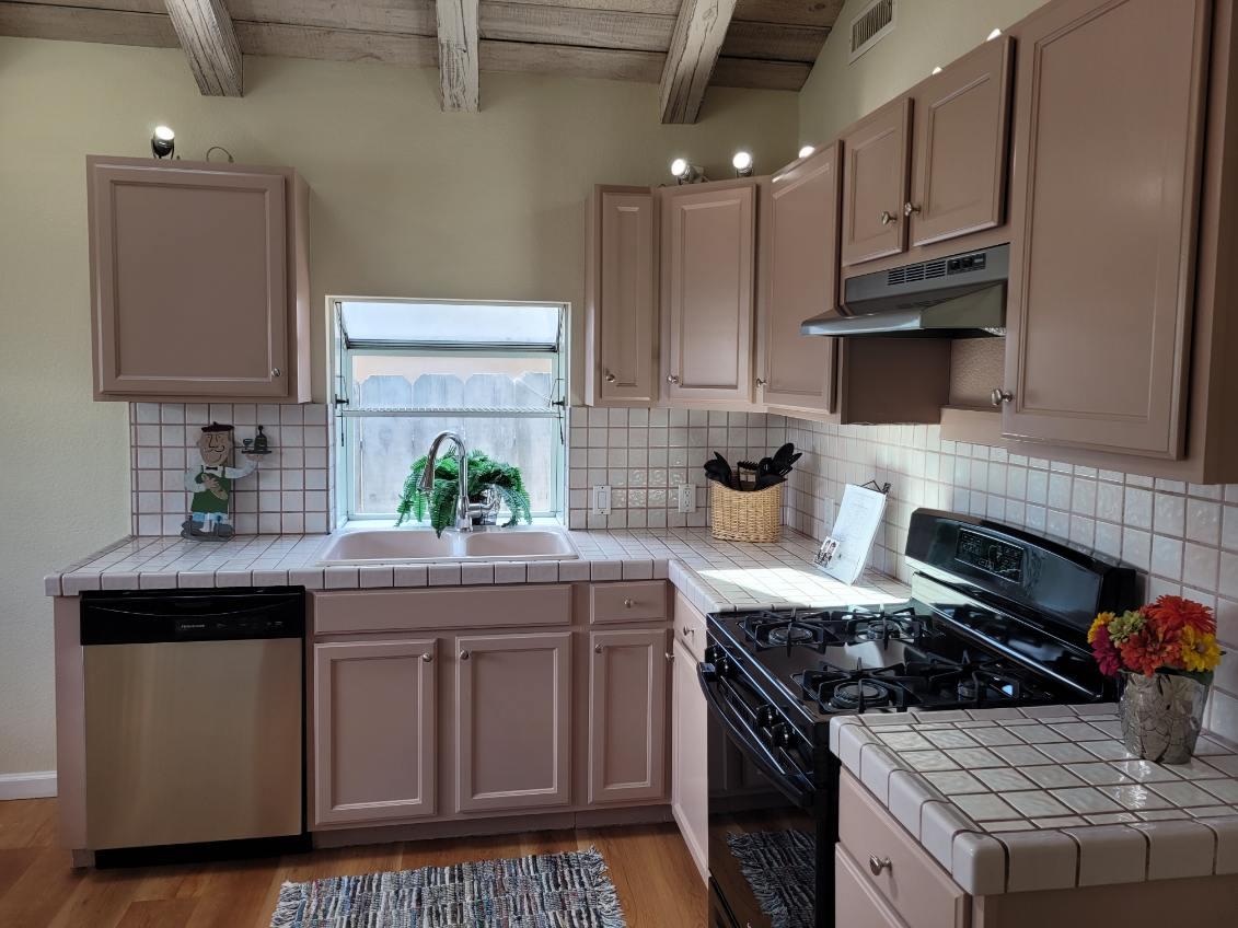 Detail Gallery Image 8 of 30 For 1713 Goodwin St, Seaside,  CA 93955 - 3 Beds | 2 Baths