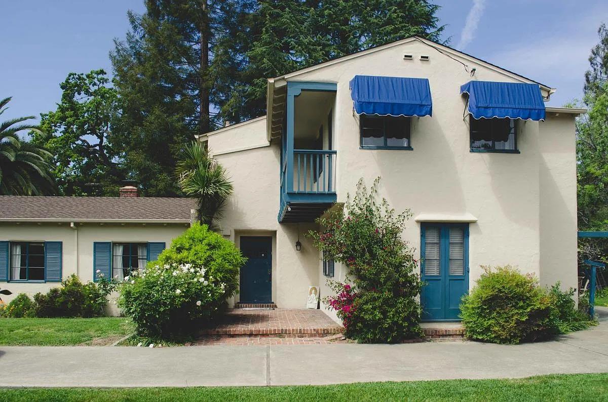 Detail Gallery Image 2 of 13 For 1321 Webster St, Palo Alto,  CA 94301 - 4 Beds | 3 Baths
