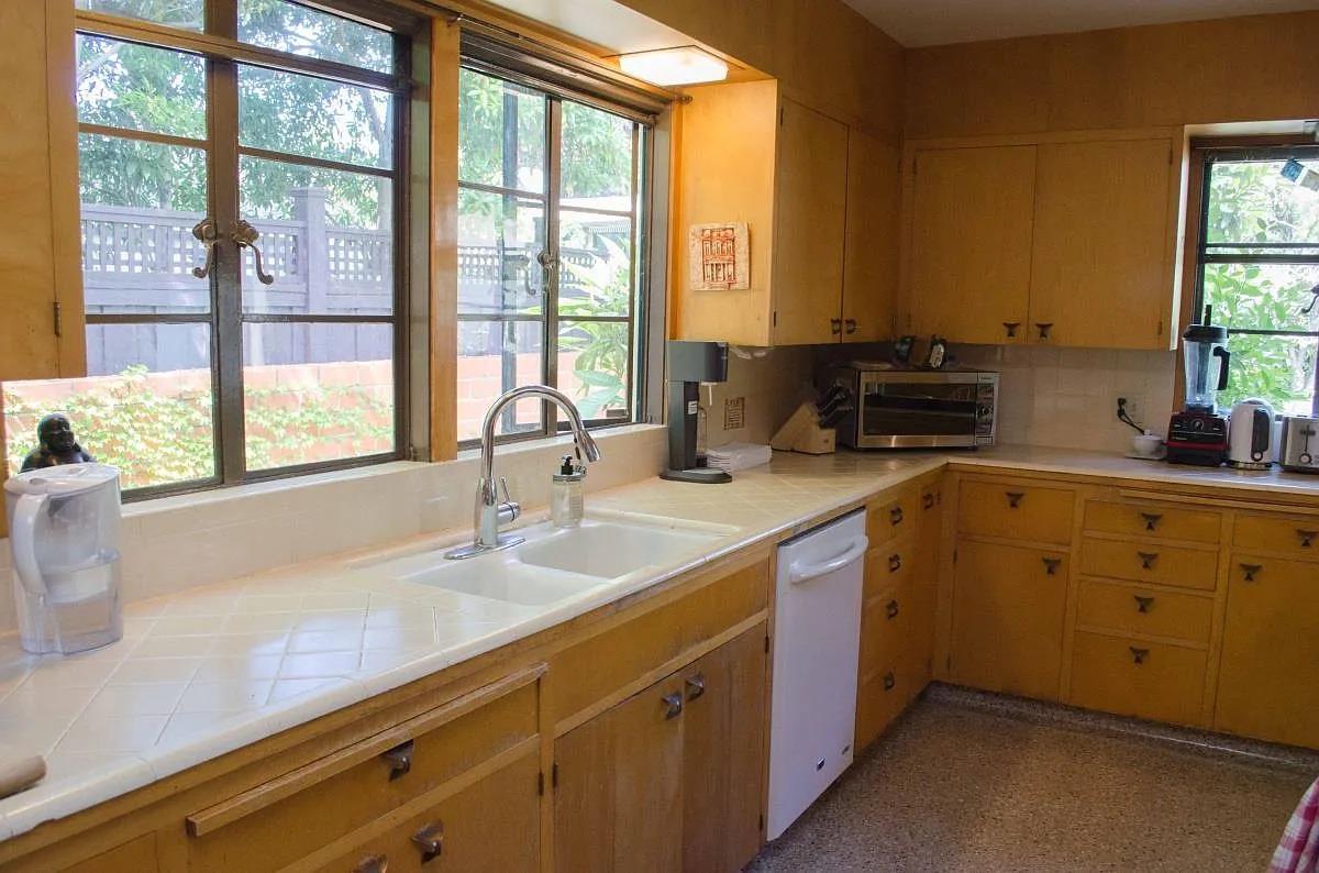 Detail Gallery Image 8 of 13 For 1321 Webster St, Palo Alto,  CA 94301 - 4 Beds | 3 Baths