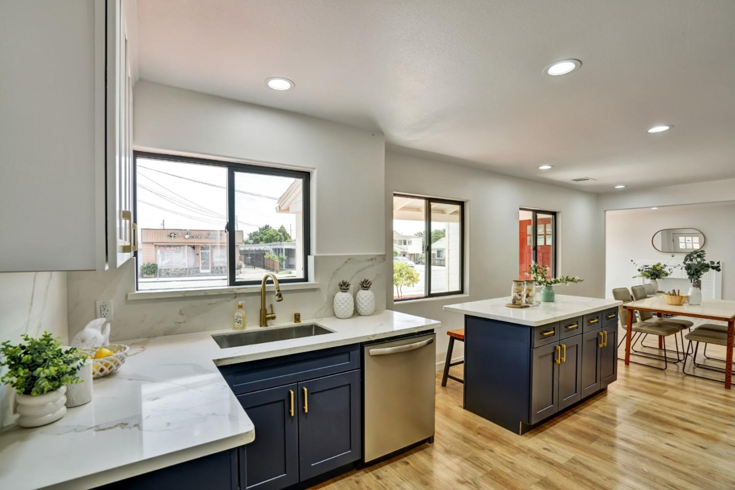 Detail Gallery Image 10 of 23 For 1563 150th Ave, San Leandro,  CA 94578 - 3 Beds | 2 Baths
