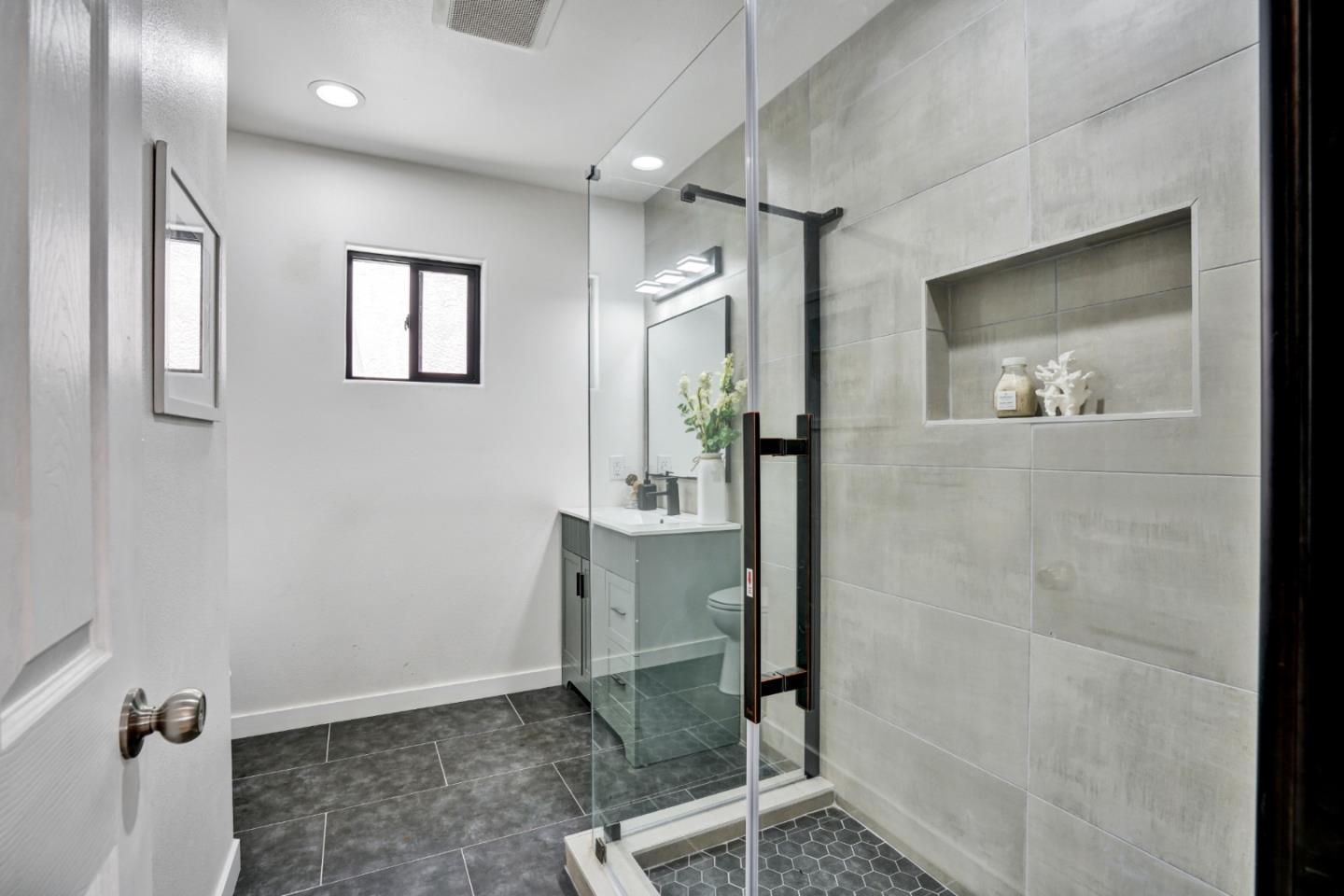 Detail Gallery Image 15 of 23 For 1563 150th Ave, San Leandro,  CA 94578 - 3 Beds | 2 Baths