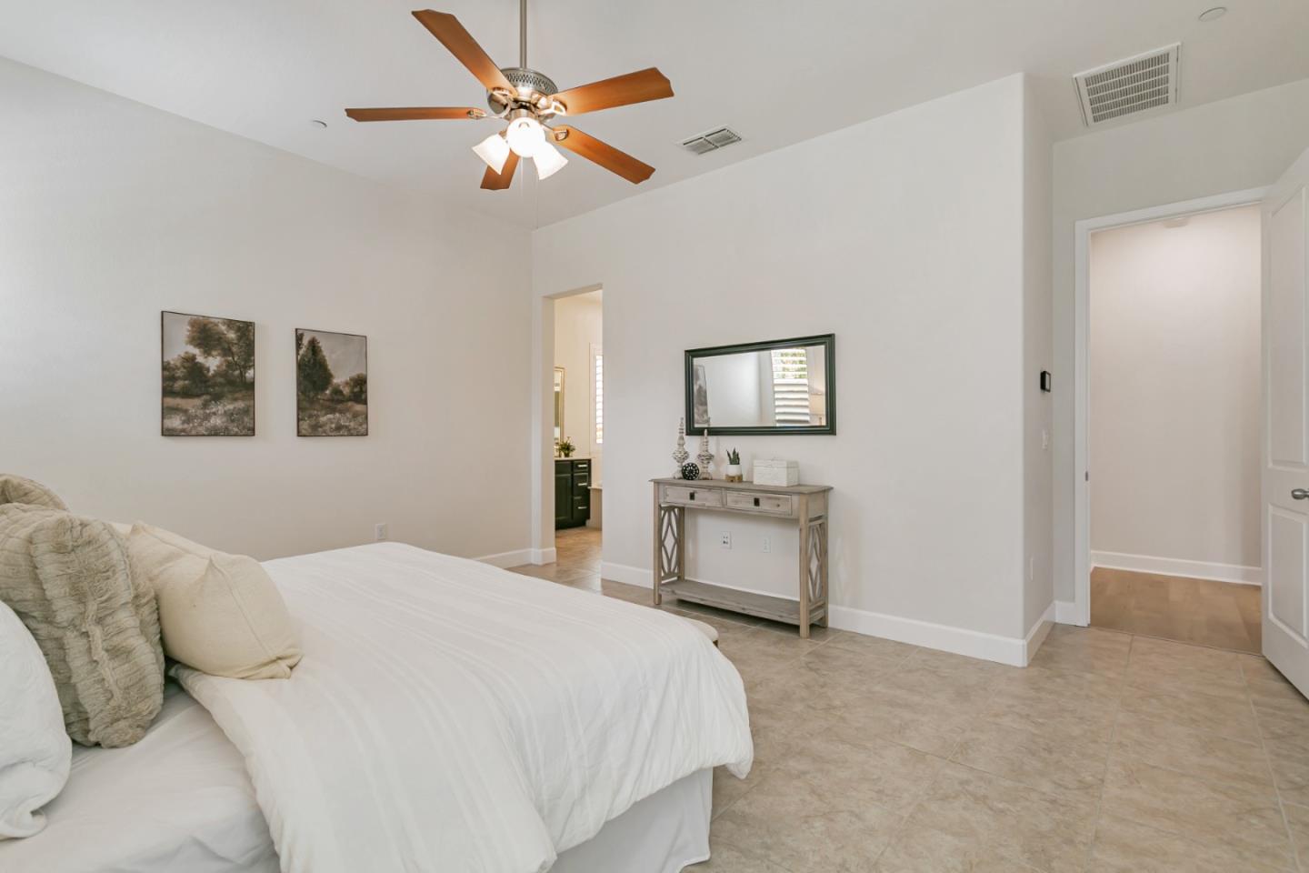 Detail Gallery Image 15 of 29 For 7942 Cinnamon Way, Gilroy,  CA 95020 - 4 Beds | 3/1 Baths