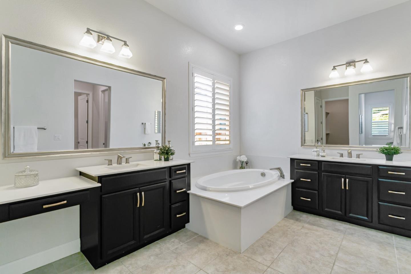Detail Gallery Image 16 of 29 For 7942 Cinnamon Way, Gilroy,  CA 95020 - 4 Beds | 3/1 Baths