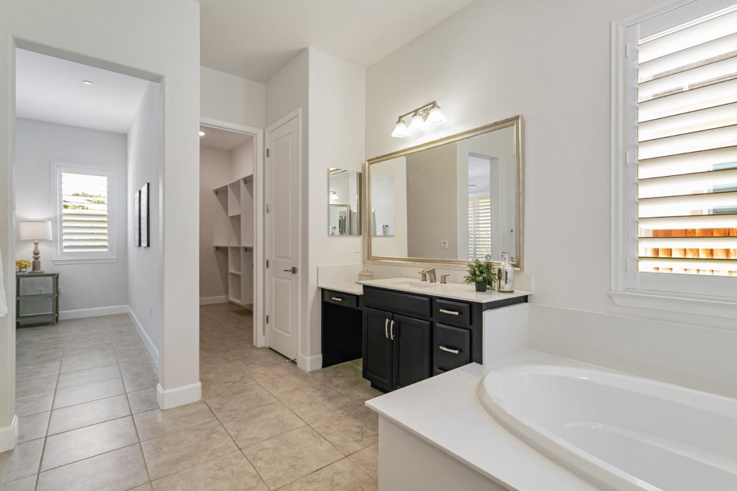 Detail Gallery Image 17 of 29 For 7942 Cinnamon Way, Gilroy,  CA 95020 - 4 Beds | 3/1 Baths
