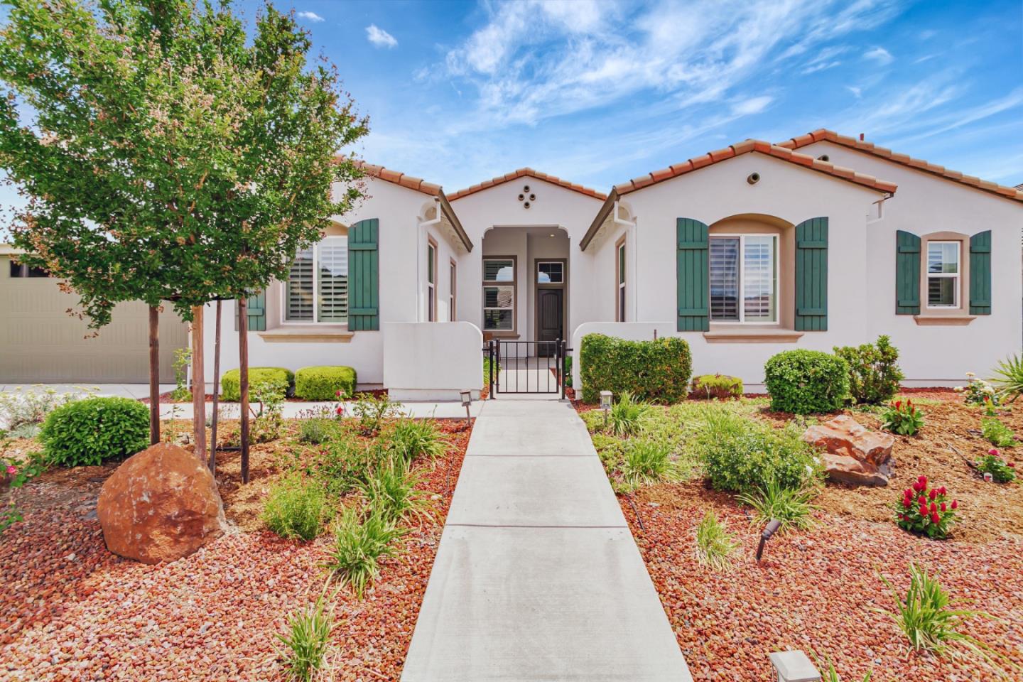 Detail Gallery Image 3 of 29 For 7942 Cinnamon Way, Gilroy,  CA 95020 - 4 Beds | 3/1 Baths