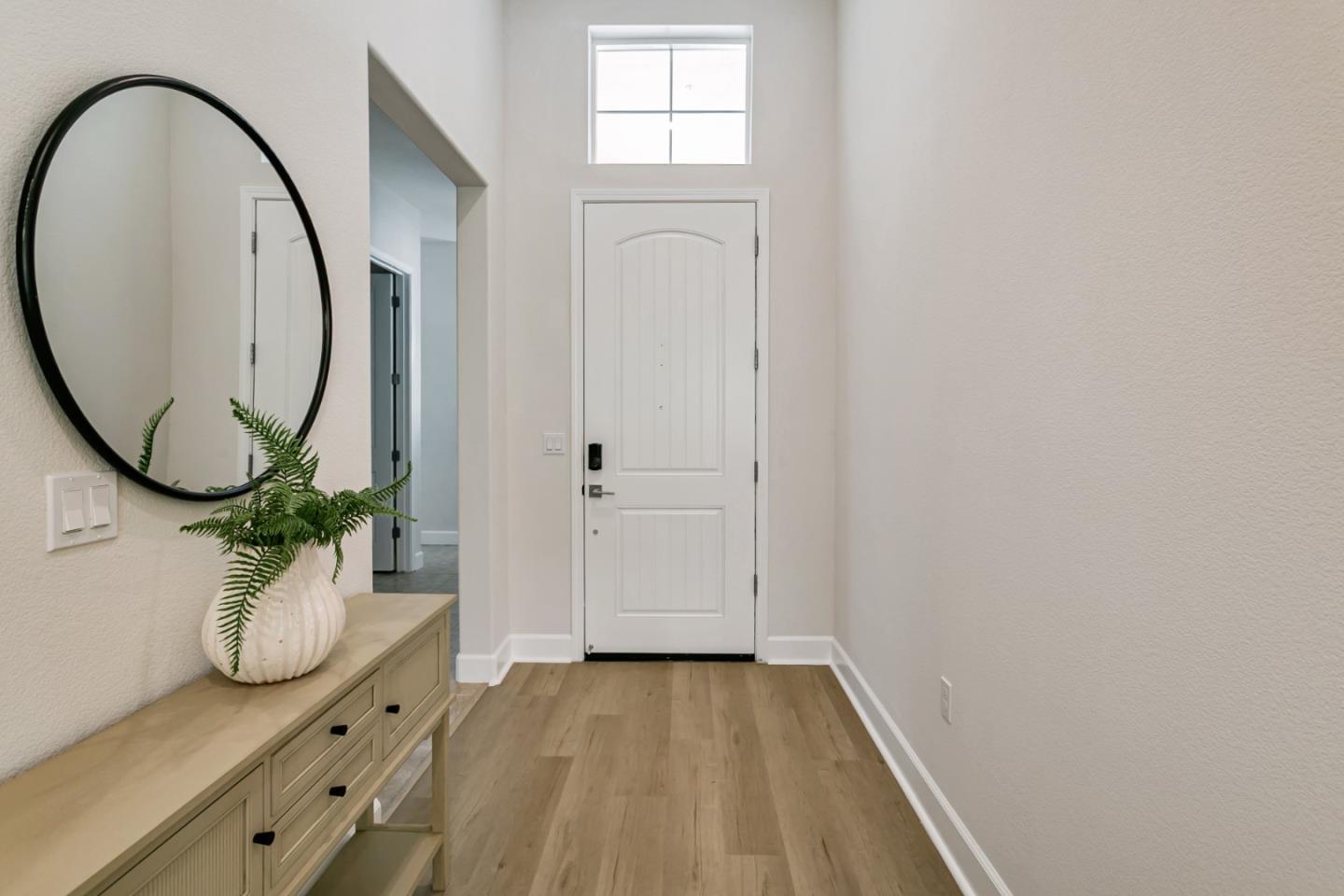 Detail Gallery Image 4 of 29 For 7942 Cinnamon Way, Gilroy,  CA 95020 - 4 Beds | 3/1 Baths