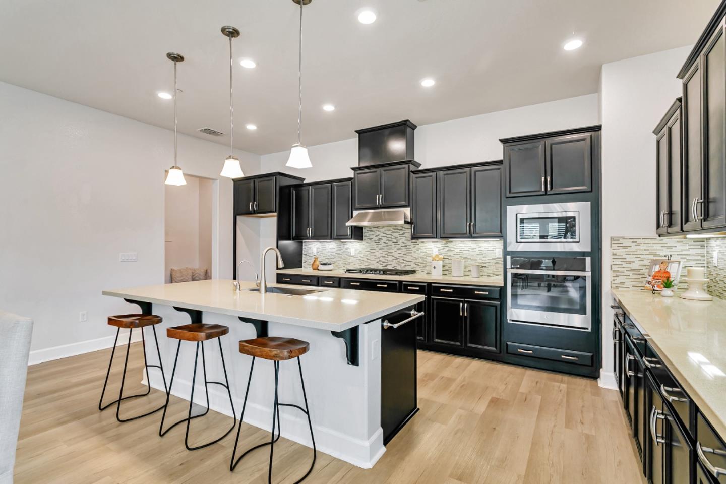 Detail Gallery Image 7 of 29 For 7942 Cinnamon Way, Gilroy,  CA 95020 - 4 Beds | 3/1 Baths
