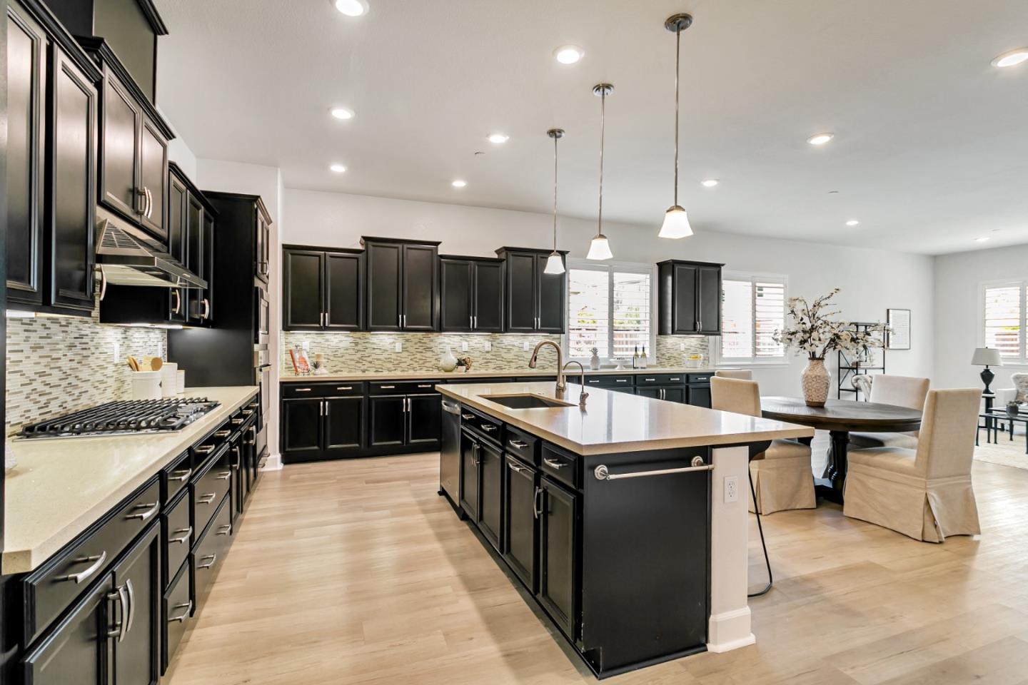 Detail Gallery Image 8 of 29 For 7942 Cinnamon Way, Gilroy,  CA 95020 - 4 Beds | 3/1 Baths