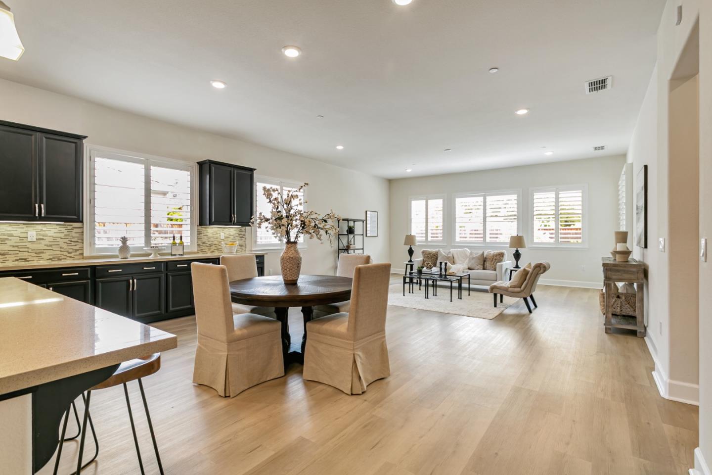 Detail Gallery Image 9 of 29 For 7942 Cinnamon Way, Gilroy,  CA 95020 - 4 Beds | 3/1 Baths