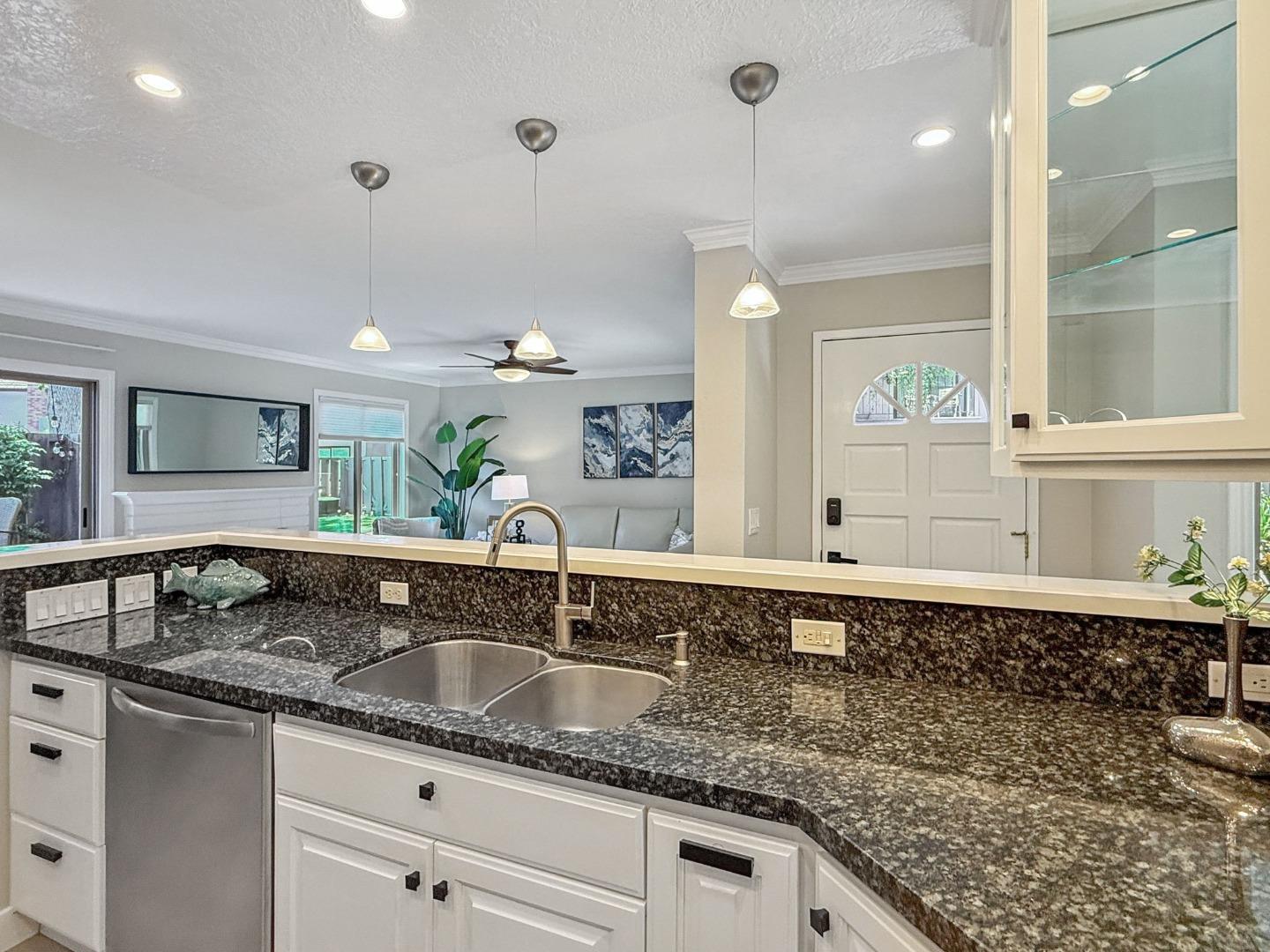 Detail Gallery Image 11 of 42 For 2540 Hawkington Ct, Santa Clara,  CA 95051 - 4 Beds | 2/1 Baths
