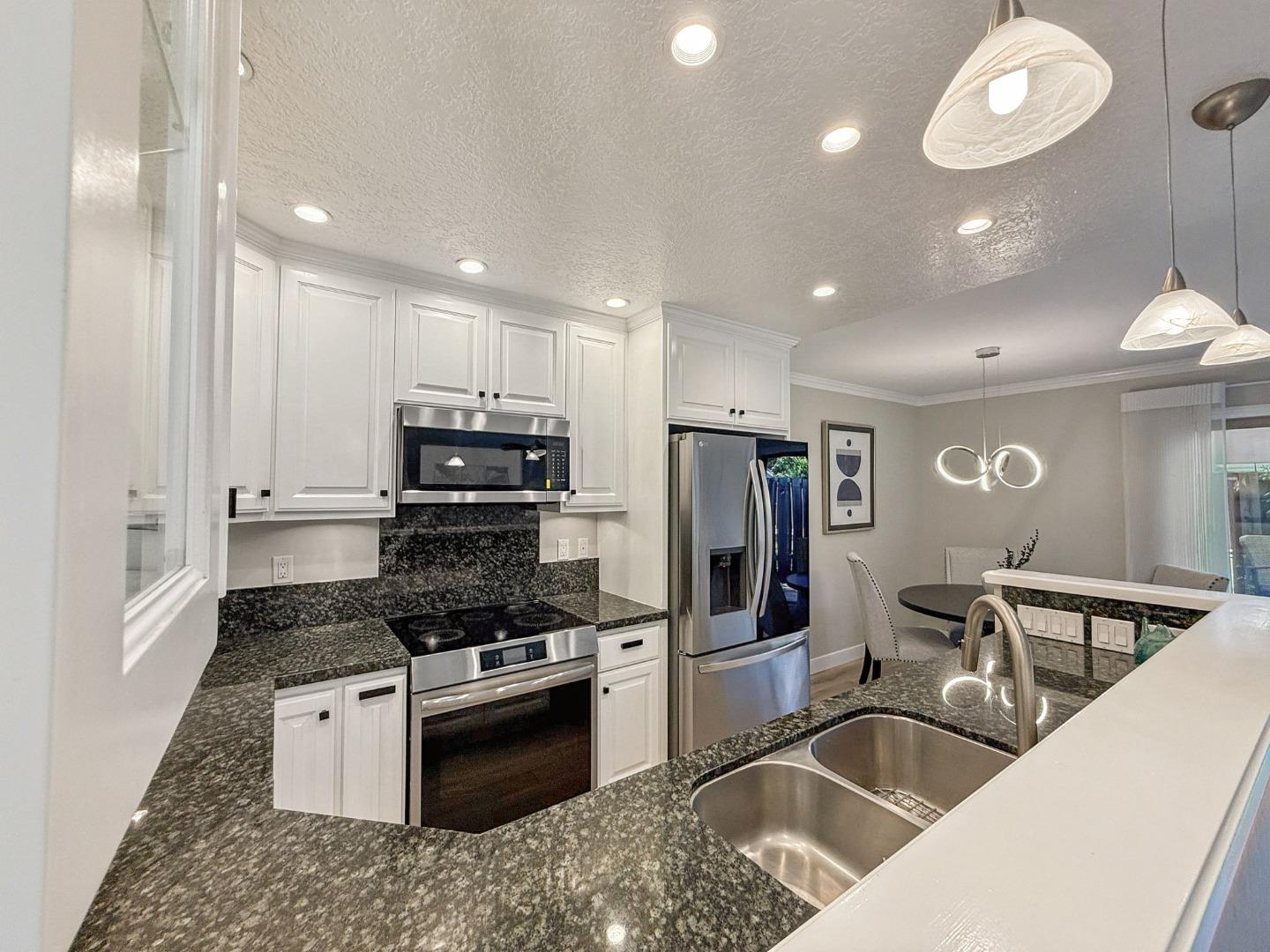 Detail Gallery Image 6 of 42 For 2540 Hawkington Ct, Santa Clara,  CA 95051 - 4 Beds | 2/1 Baths