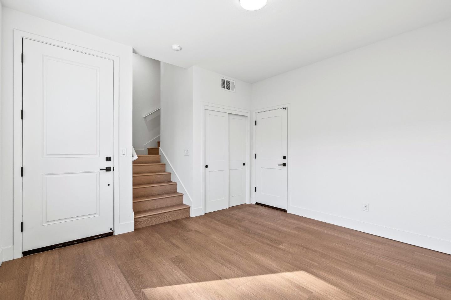 Detail Gallery Image 2 of 25 For 931 Woodside Rd, Redwood City,  CA 94061 - 4 Beds | 2/1 Baths
