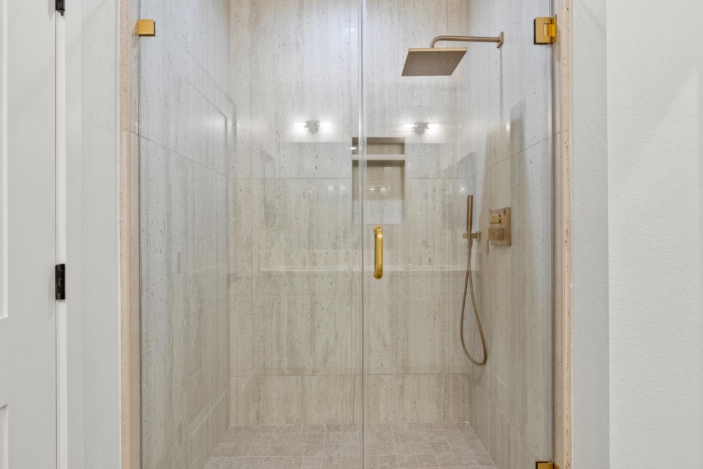 Detail Gallery Image 20 of 25 For 931 Woodside Rd, Redwood City,  CA 94061 - 4 Beds | 2/1 Baths