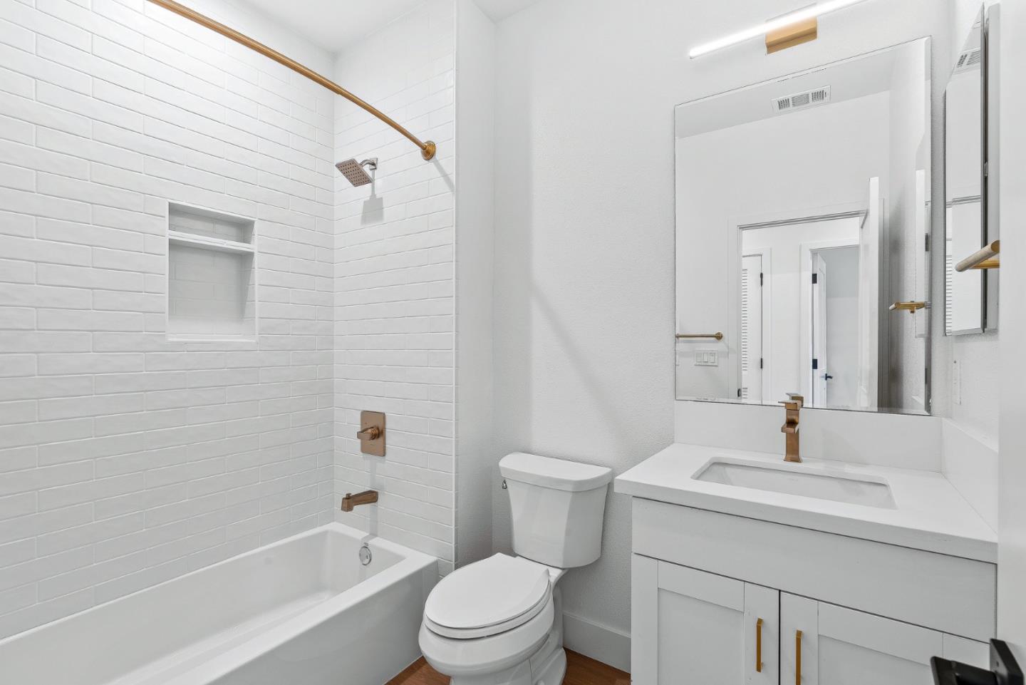 Detail Gallery Image 21 of 25 For 931 Woodside Rd, Redwood City,  CA 94061 - 4 Beds | 2/1 Baths
