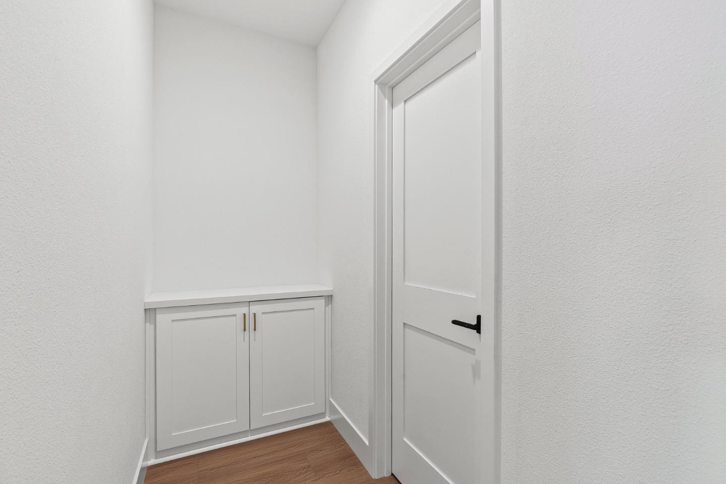 Detail Gallery Image 8 of 25 For 931 Woodside Rd, Redwood City,  CA 94061 - 4 Beds | 2/1 Baths