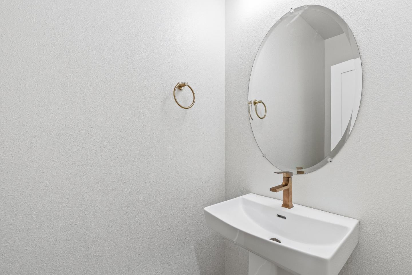 Detail Gallery Image 9 of 25 For 931 Woodside Rd, Redwood City,  CA 94061 - 4 Beds | 2/1 Baths