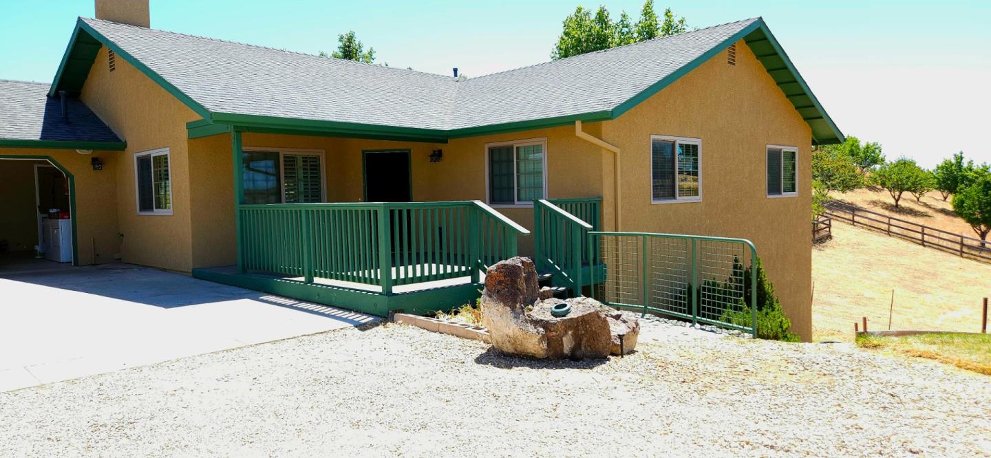 Detail Gallery Image 2 of 29 For 5680 Forked Horn Pl, Paso Robles,  CA 93446 - 3 Beds | 2 Baths