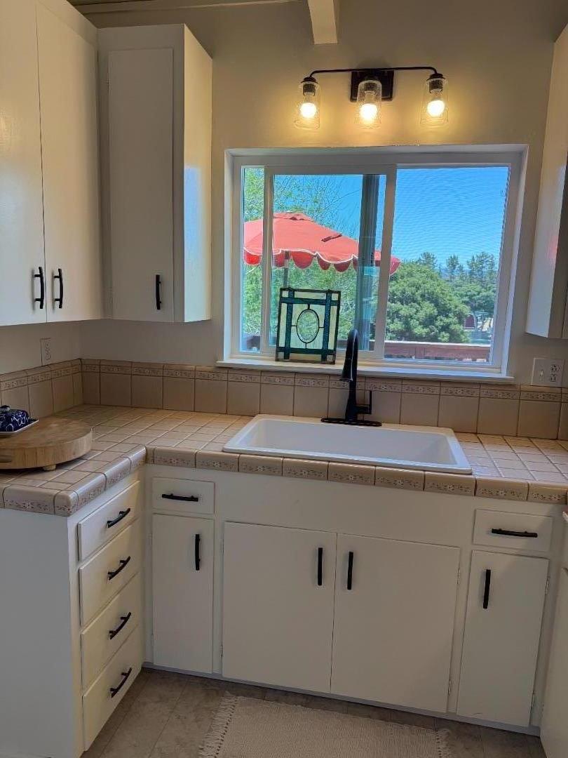 Detail Gallery Image 4 of 24 For 1556 Hilby Ave, Seaside,  CA 93955 - 3 Beds | 1/1 Baths
