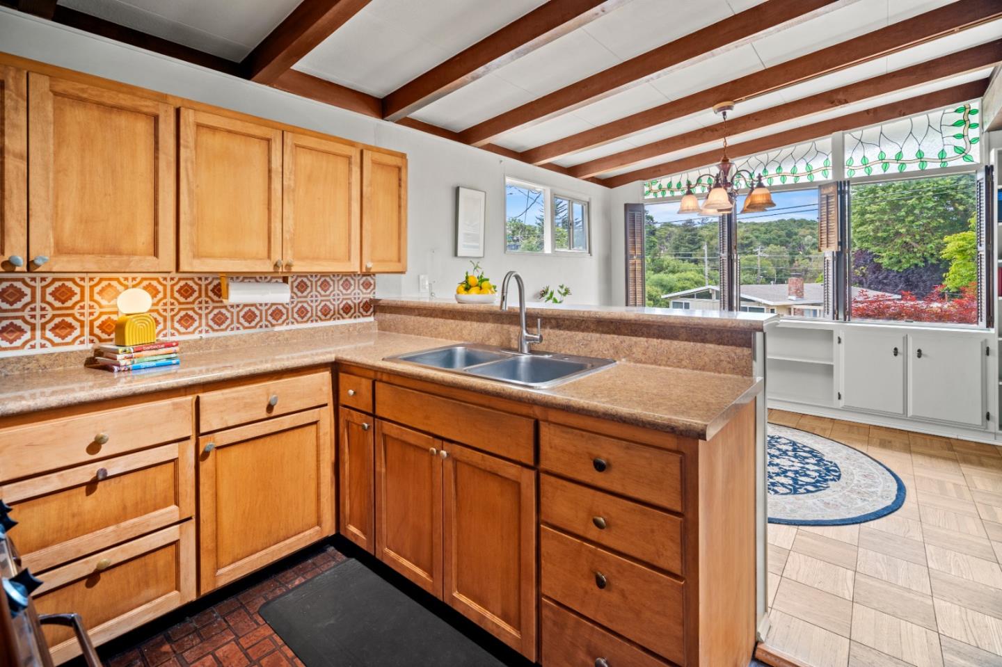 Detail Gallery Image 14 of 35 For 831 Arlington Pl, Del Rey Oaks,  CA 93940 - 4 Beds | 2 Baths