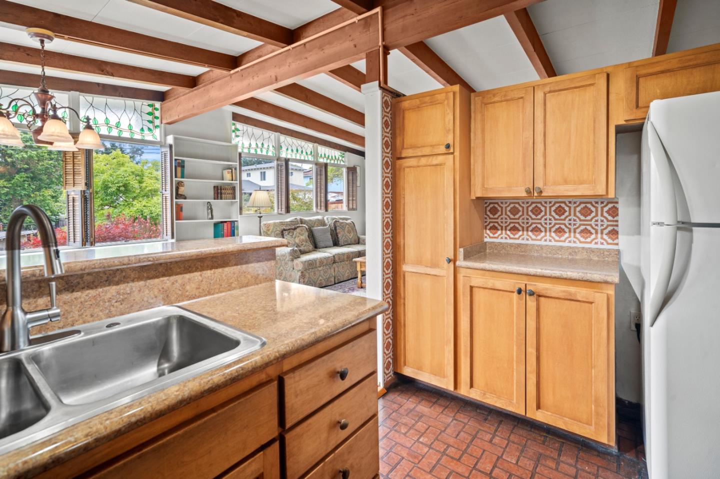 Detail Gallery Image 15 of 35 For 831 Arlington Pl, Del Rey Oaks,  CA 93940 - 4 Beds | 2 Baths