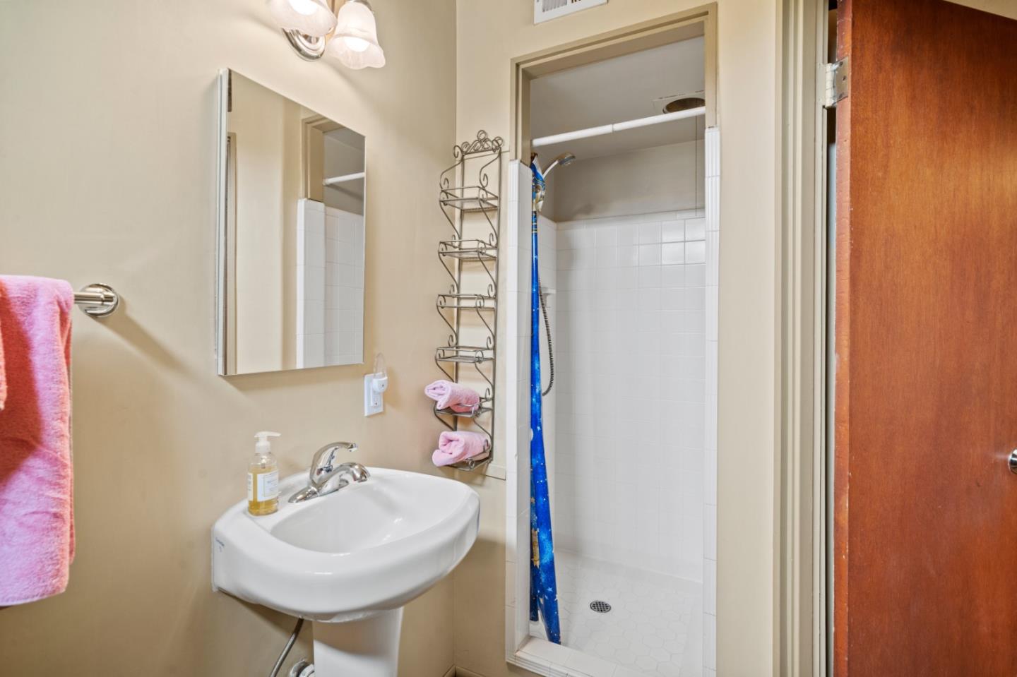 Detail Gallery Image 25 of 35 For 831 Arlington Pl, Del Rey Oaks,  CA 93940 - 4 Beds | 2 Baths