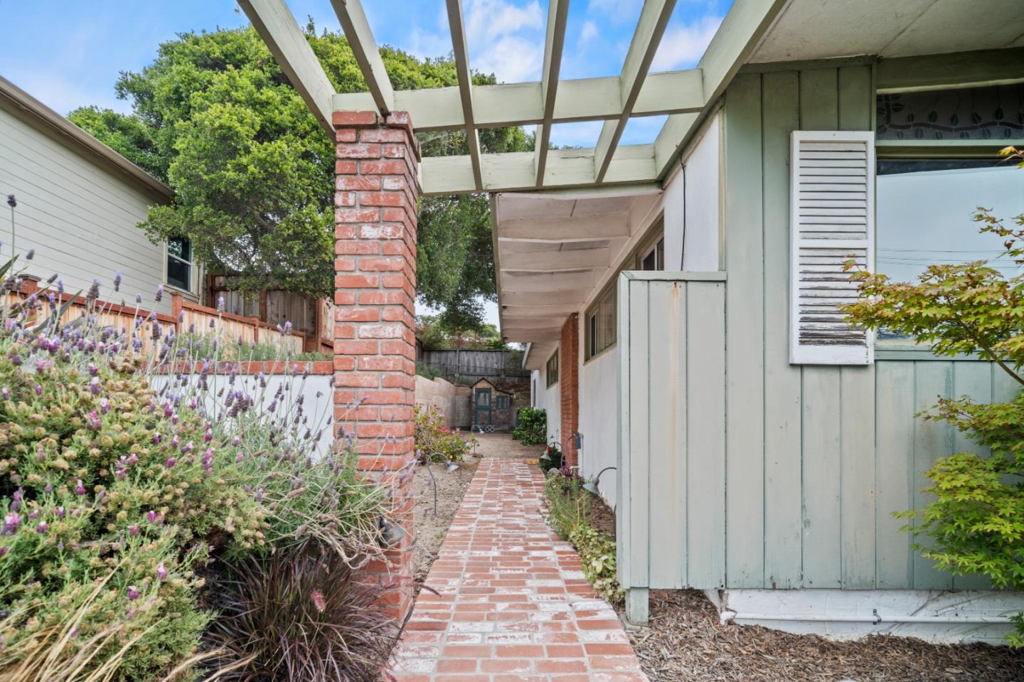 Detail Gallery Image 3 of 35 For 831 Arlington Pl, Del Rey Oaks,  CA 93940 - 4 Beds | 2 Baths