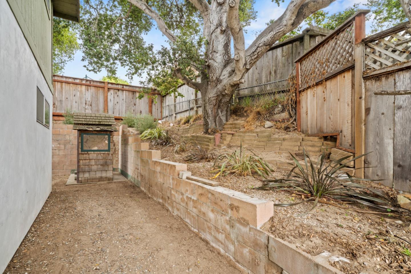 Detail Gallery Image 32 of 35 For 831 Arlington Pl, Del Rey Oaks,  CA 93940 - 4 Beds | 2 Baths