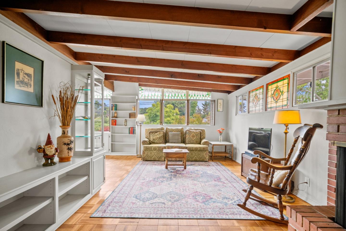 Detail Gallery Image 4 of 35 For 831 Arlington Pl, Del Rey Oaks,  CA 93940 - 4 Beds | 2 Baths
