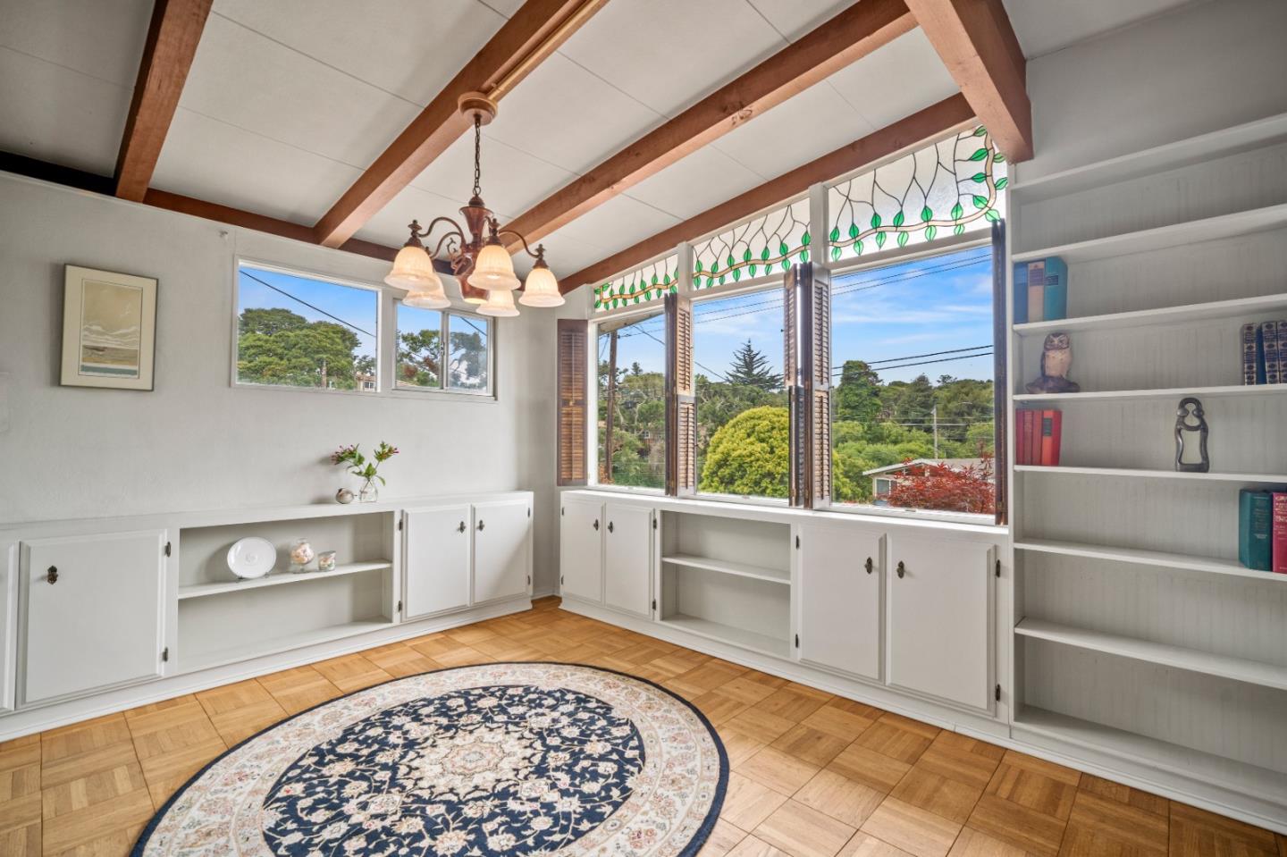 Detail Gallery Image 8 of 35 For 831 Arlington Pl, Del Rey Oaks,  CA 93940 - 4 Beds | 2 Baths