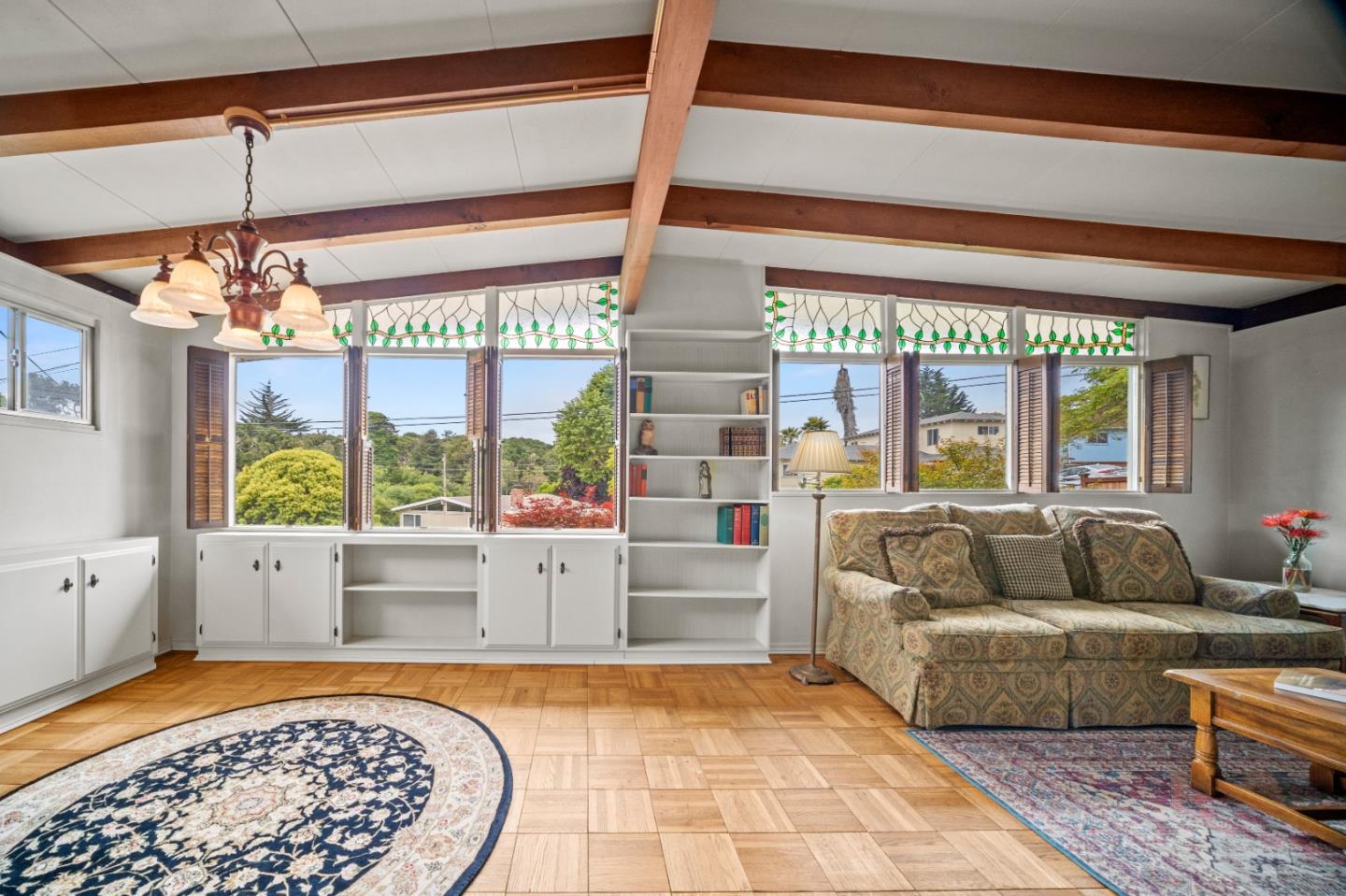 Detail Gallery Image 9 of 35 For 831 Arlington Pl, Del Rey Oaks,  CA 93940 - 4 Beds | 2 Baths