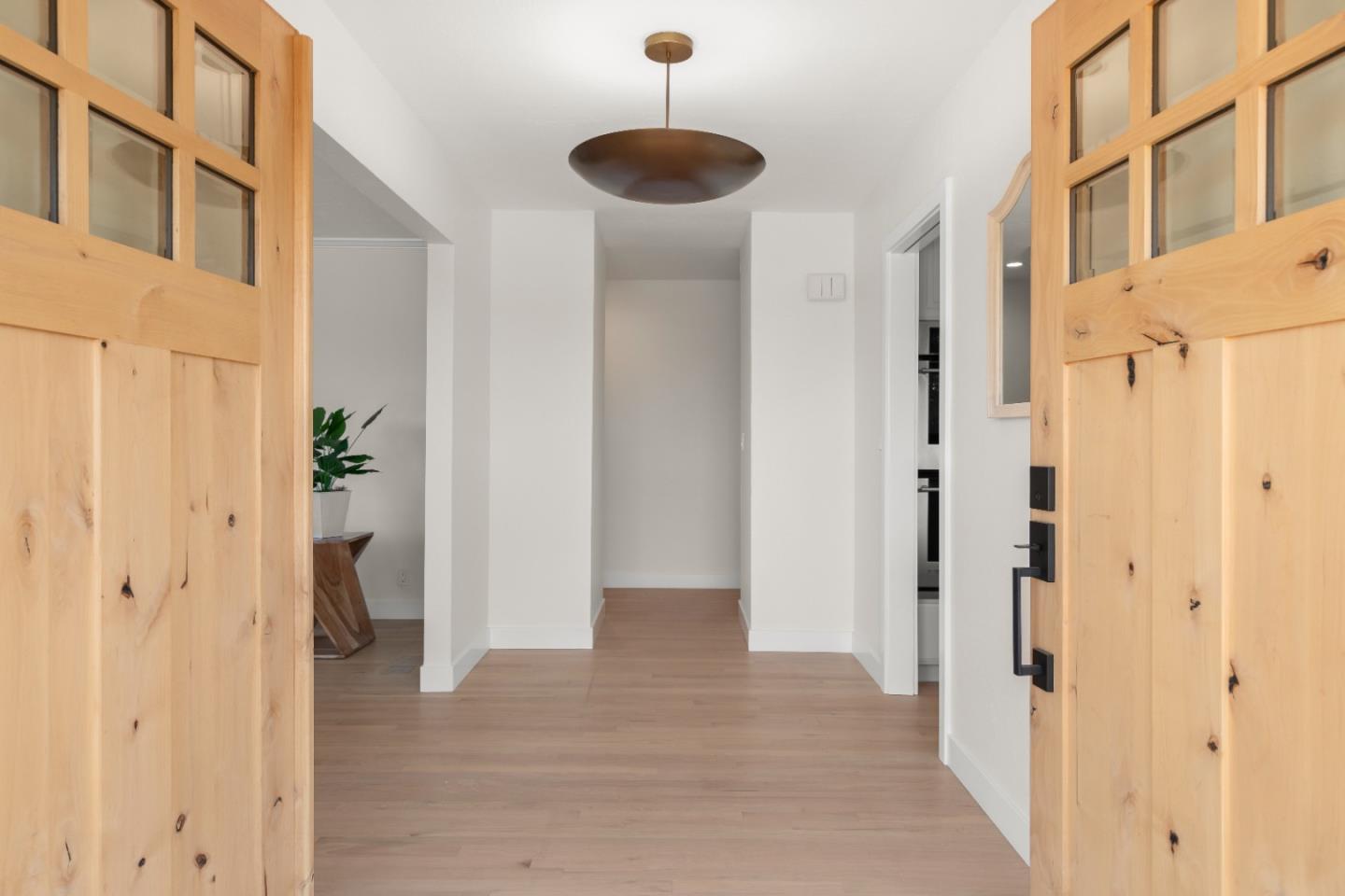 Detail Gallery Image 4 of 53 For 1590 El Dorado Dr, Gilroy,  CA 95020 - 4 Beds | 2 Baths